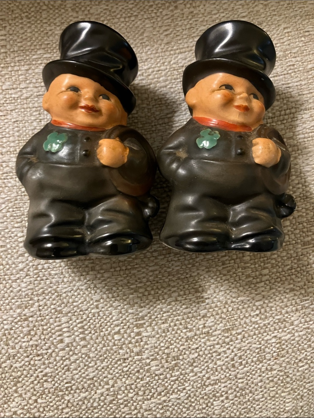 Goebel salt and pepper shakerBlack Top Hat Couple with Green Shamrocks